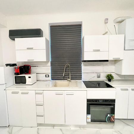 White 2 Apartment Bucharest Exterior photo